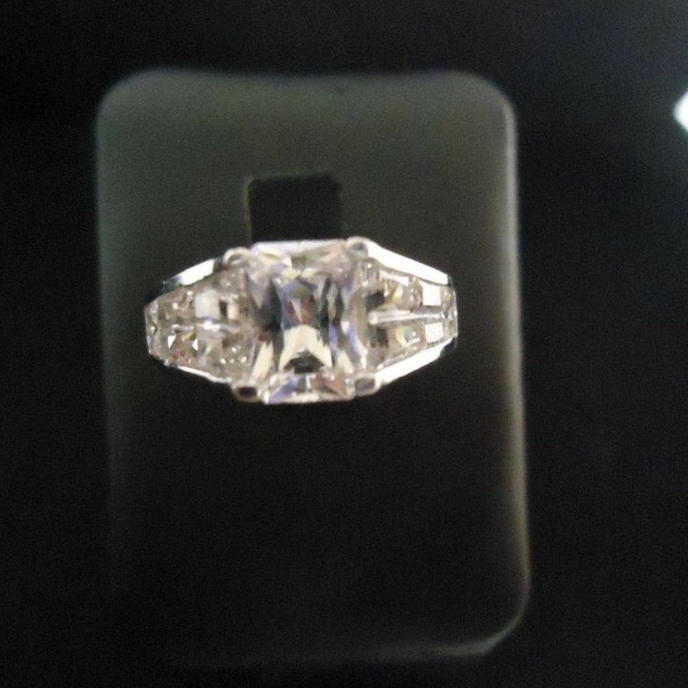 SIZE 6 SOLID STERLING SILVER RING